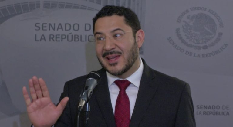 Vacunación se ha convertido en un ejemplo de servicio público “sin privilegios”: afirma Batres