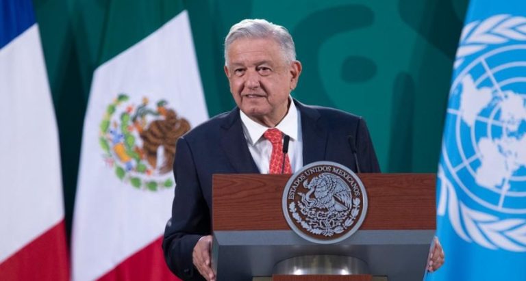 Quiere AMLO acto en grande en el Zócalo para septiembre