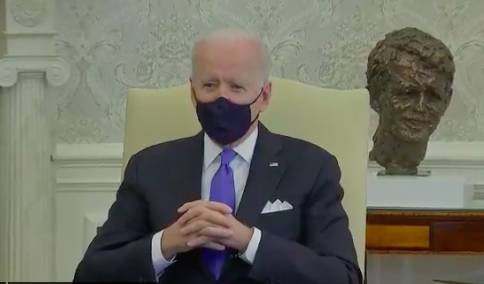 Decisión de no usar cubrebocas es “pensamiento Neandertal”: Joe Biden