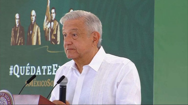 ‘Toco madera’ para que no suceda tercera ola de COVID: AMLO