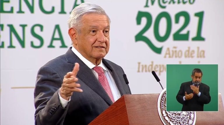 AMLO asegura que la 4T reclasificó los feminicidios y por ello han aumentado en su gobierno