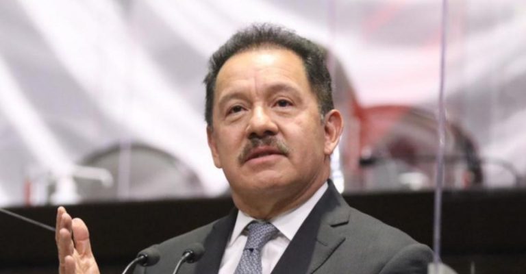 Morena compara amparos a reforma eléctrica con Guerra de Reforma de Benito Juárez