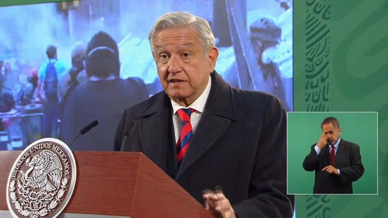 AMLO asegura que papás de niños con cáncer fueron utilizados por farmacéuticas para atacarlo