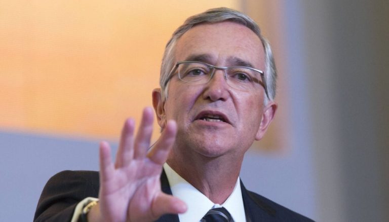 Salinas Pliego le hace segunda a la 4T y advierte que el INE debe desaparecer por atentar contra la libertad