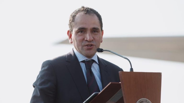 Hacienda presume que hay contratadas 60% más vacunas de las que necesitamos