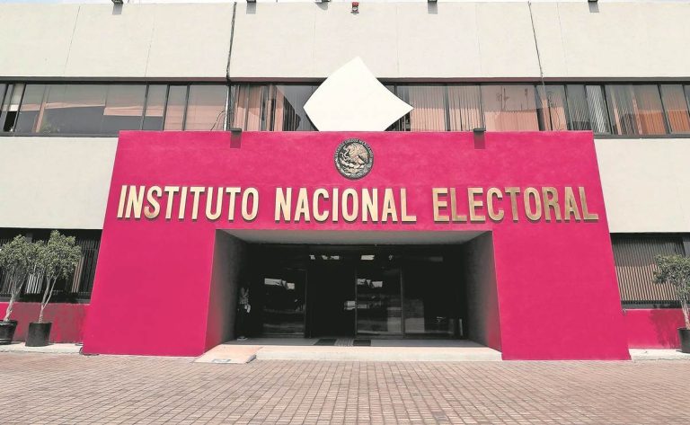 Más de 2,300 ciudadanos, políticos y comunicadores exigen a la 4T respeto a la autonomía del INE