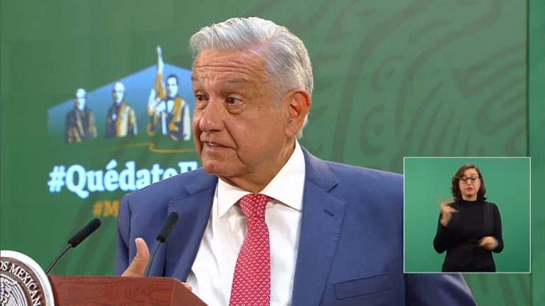 AMLO convoca a un debate sobre la ley eléctrica a dueños de Oxxo, Bimbo, El Universal y el Reforma