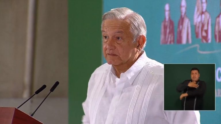 Se lanza AMLO contra Bimbo y Walmart por ampararse contra reforma eléctrica; “les debería dar vergüenza”