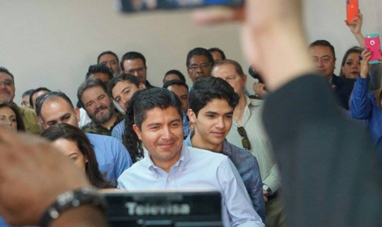 Registra Eduardo Rivera a su planilla rumbo a las elecciones por la alcaldía de Puebla