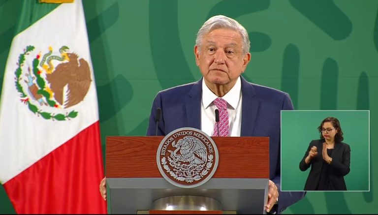 En mes y medio, todos los adultos mayores estarán vacunados: AMLO