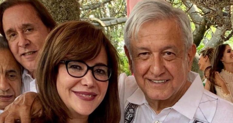 Yeidckol asegura que AMLO está haciendo historia con sus mañaneras y le vuelven a tundir en redes