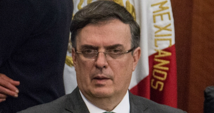Ebrard se olvida la “misión cumplida” y ahora reconoce que hay dificultad para conseguir vacunas