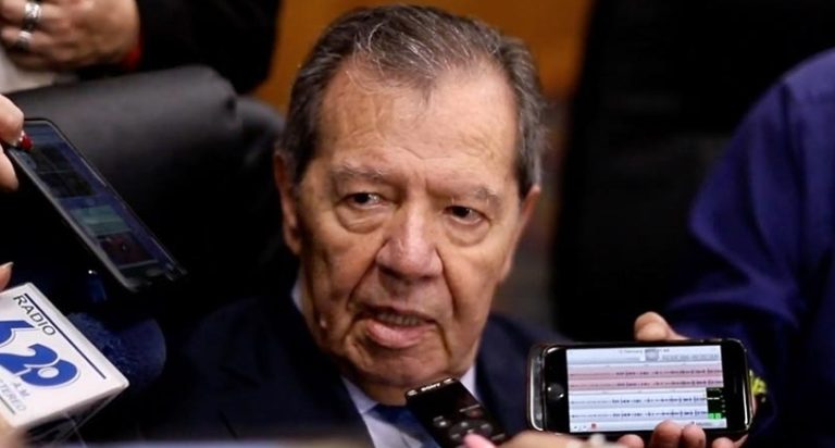 Ampliación de Zaldívar viola la Constitución; Muñoz Ledo le pide no guardar silencio