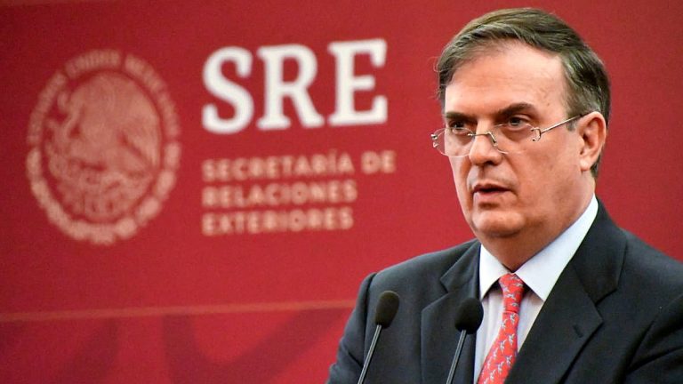 SRE le pedirá a EU que ponga módulos de vacunación en la frontera con México
