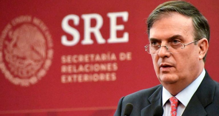 Ebrard se compromete a garantizar seguridad de niños migrantes