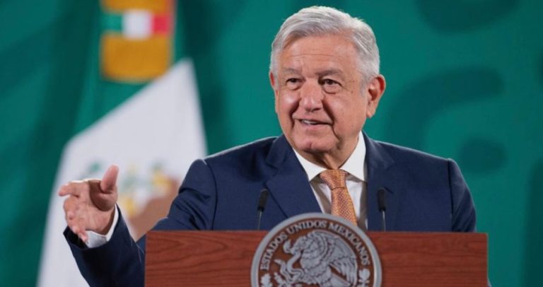 Presume AMLO que la deuda está disminuyendo y hasta se está apreciando el peso