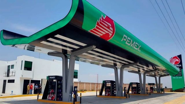 Gasolina alcanza máximo histórico de 25.50 pesos por litro