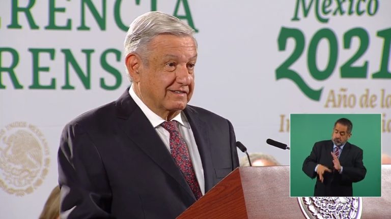Ahora AMLO promete que en 2023 ya no “aumentará” la gasolina