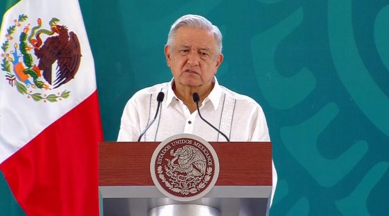 Evade AMLO opinar sobre el nepotismo de la hija de Félix Salgado Macedonio