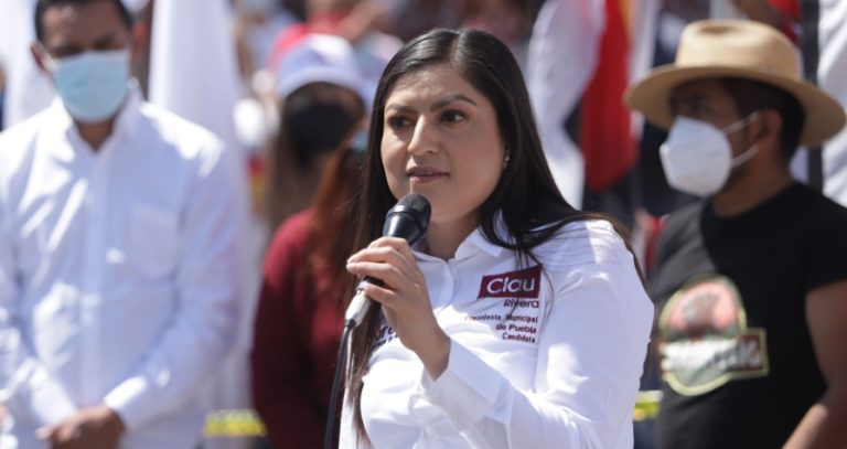 Claudia Rivera se victimiza y denuncia que hay una guerra sucia en su contra