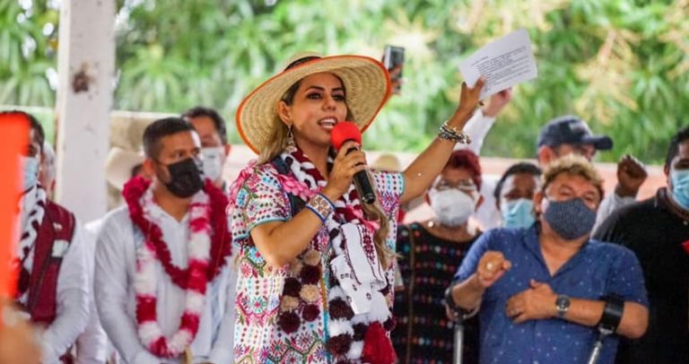 No presenta propuestas pero Evelyn Salgado cierra sus eventos cantando canciones de Selena