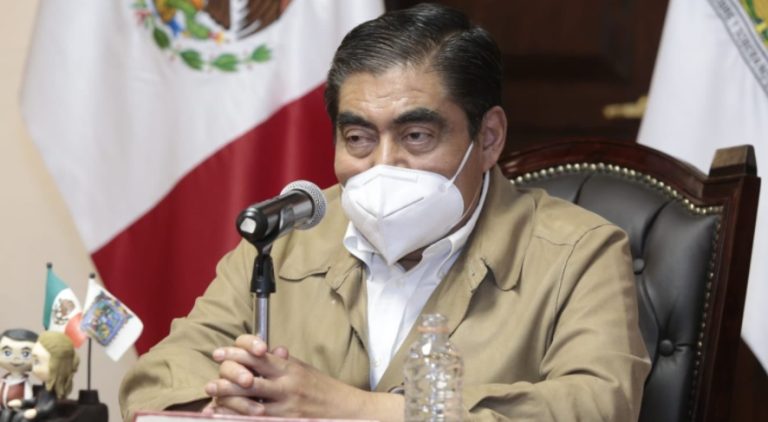 Barbosa sigue en el top 10 de los gobernadores peor evaluados del país en mayo