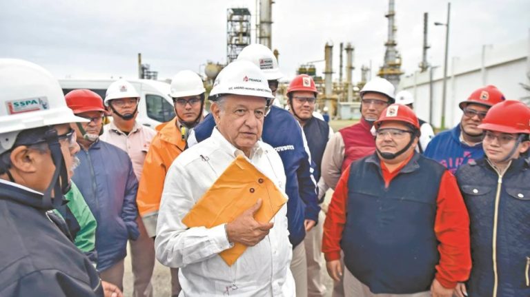 AMLO anuncia la compra de refinería en Texas y presume que “seremos autosuficientes en 2023”