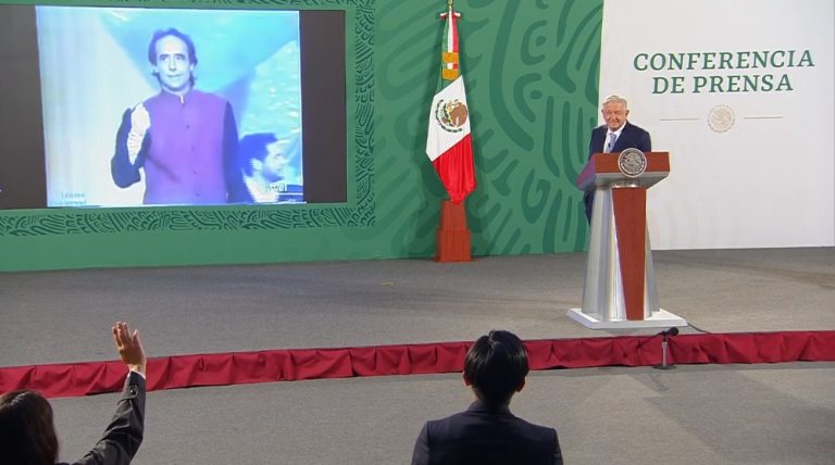 AMLO pone canción de Joan Manuel Serrat en la ‘mañanera’ tras evadir preguntas de la prensa