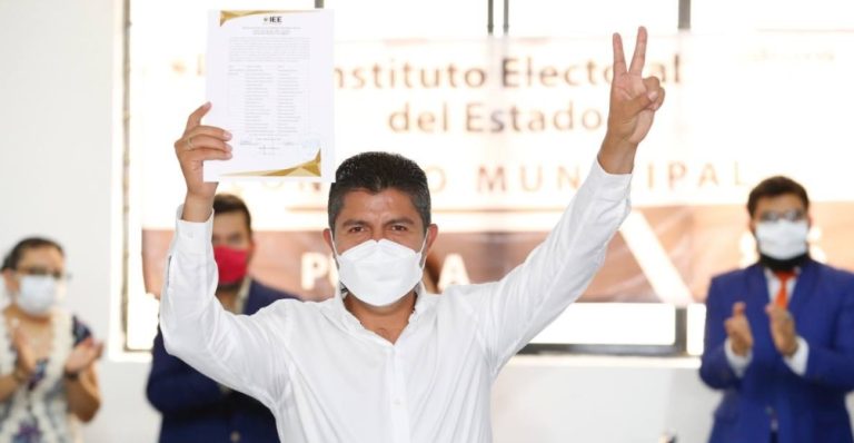 Eduardo Rivera recibe constancia de mayoría que lo acredita como alcalde electo de Puebla