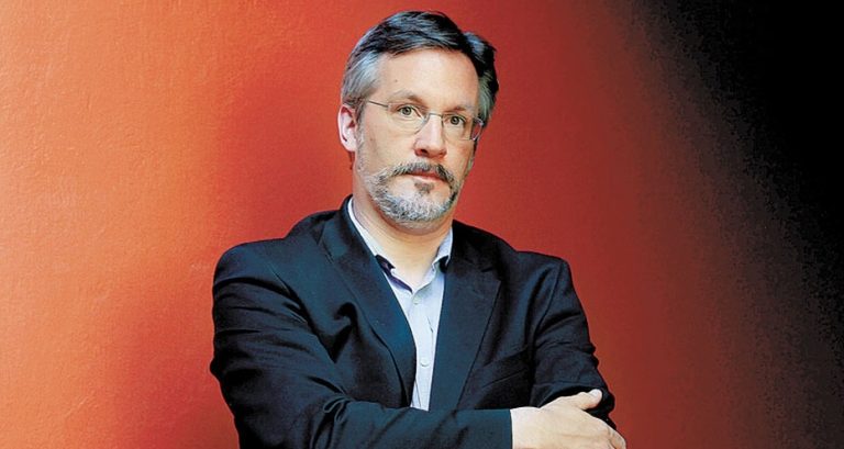Los verdaderos intelectuales del país estamos con Morena y no con la oligarquía, advierte John Ackerman