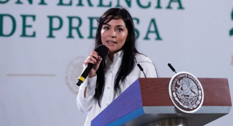 Encargada de desmentir ‘fake news’ en la mañanera trabaja en La Jornada y es diputada suplente de Morena