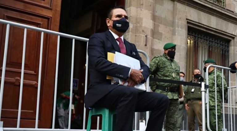 Aureoles acude a Palacio Nacional para mostrar pruebas de ayuda del narco a Morena; AMLO no lo recibe