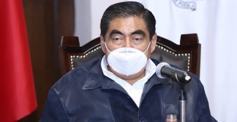 Barbosa continúa en el top 10 de gobernadores peor evaluados del país