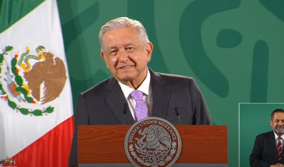 Bromea AMLO con frase de EPN  “faltan 15 días para la consulta, menos, 20”