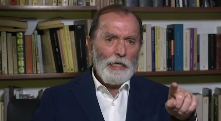 Denuncia Epigmenio que intelectuales y periodistas están lanzando una campaña en contra de la consulta
