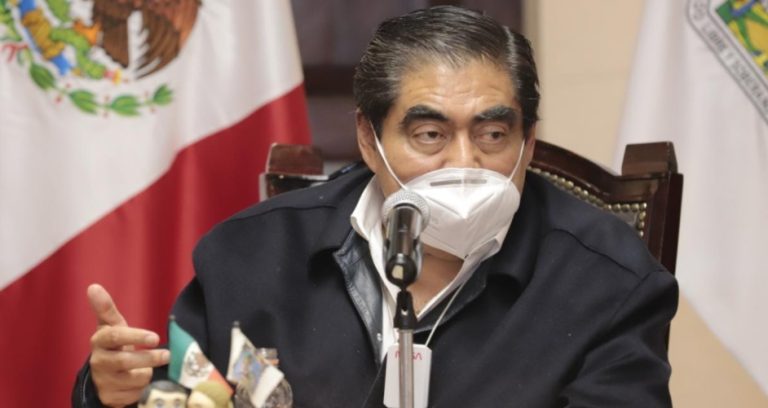 Llama Barbosa a recuperar la ética profesional