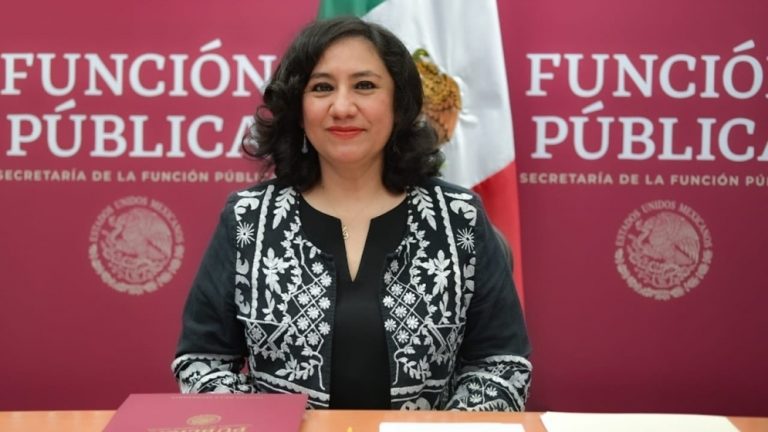 Irma Sandoval sigue cobrando como secretaria de la Función Pública pese a su destitución