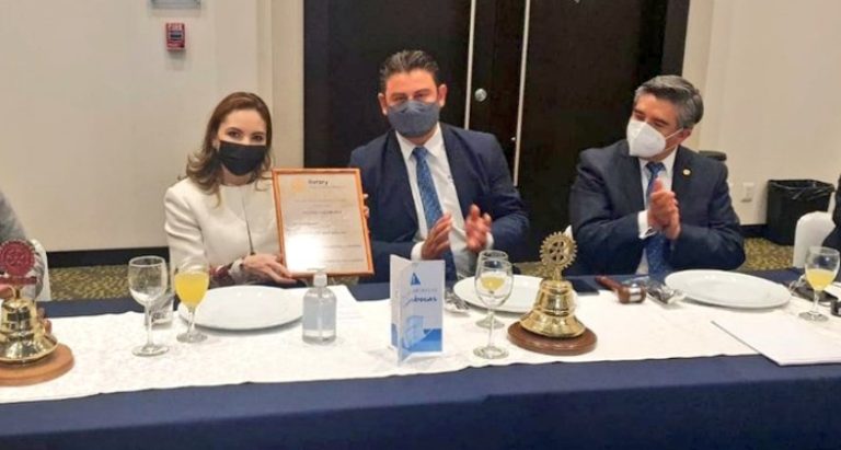 Club Rotario de Cholula sostiene reunión con Paola Angón