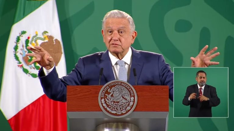 AMLO minimiza variantes de COVID; asegura que vacunas protegen contra todas