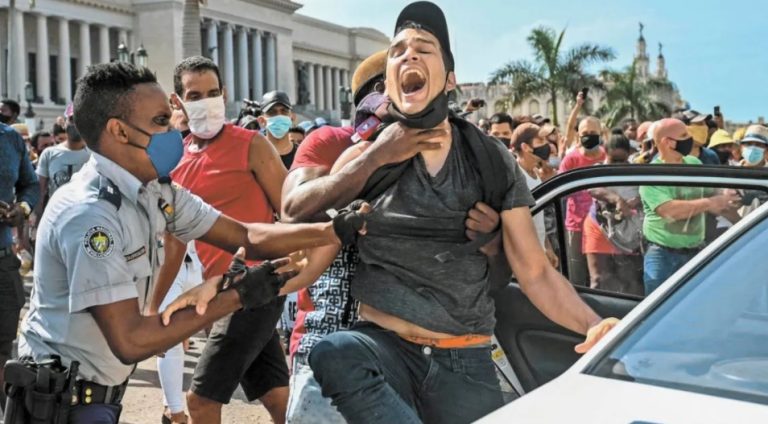 Contrario a México, 21 países repudian arrestos y violencia en manifestaciones en Cuba; exigen libertad