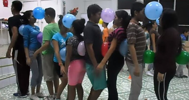 SEP propone a profesores para regreso a clases inflar globos, intercambiarlos y reventarlos