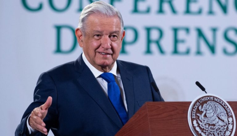 Sacamos a Pemex del hoyo en que se encontraba: AMLO