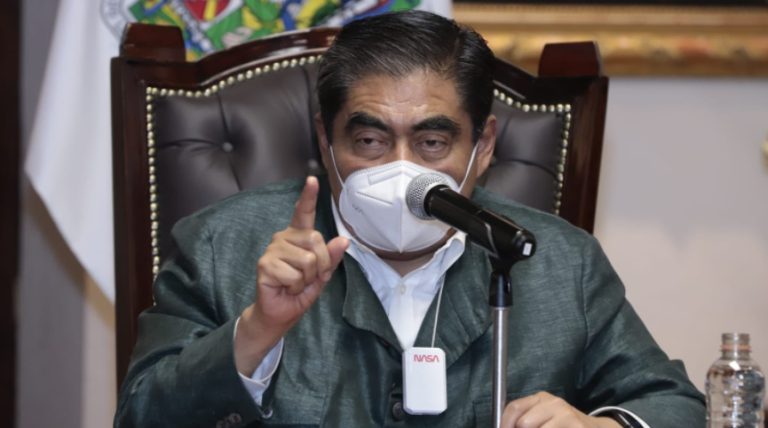 Puebla se queda sin vacunas contra COVID; Barbosa reprocha a la Federación