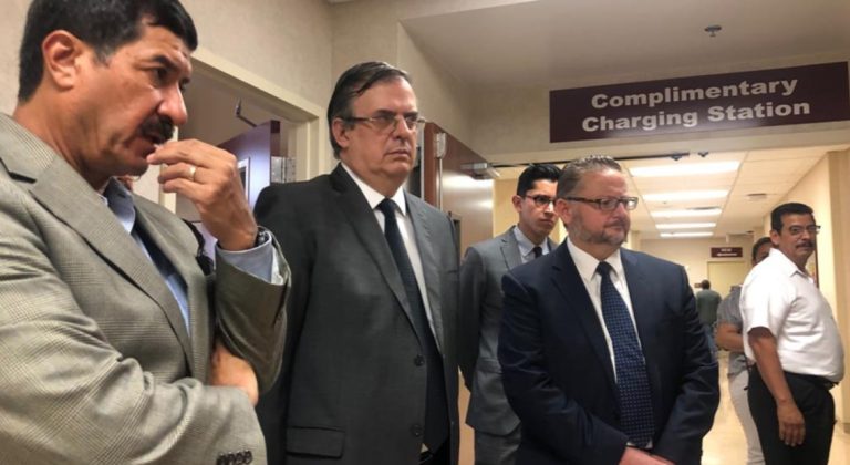 Ebrard acude a El Paso para reunirse con víctimas a dos años del tiroteo