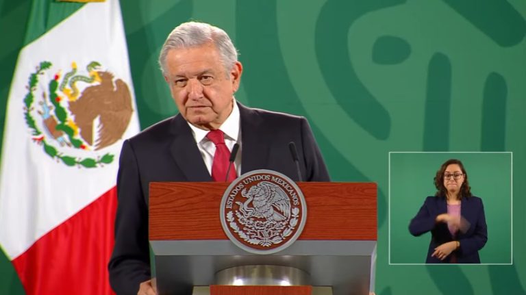 AMLO contradice a Gatell y asegura que semáforo COVID en CDMX si es naranja; respalda a Sheinbaum