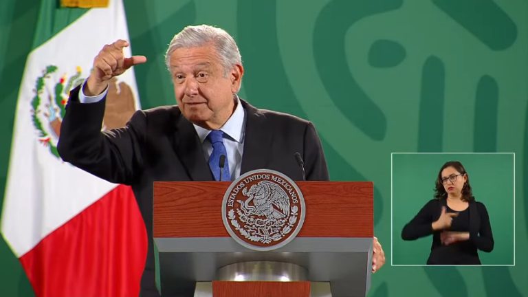 Democracia en México ya se echó a andar y no se va a detener, estamos a la vanguardia: AMLO