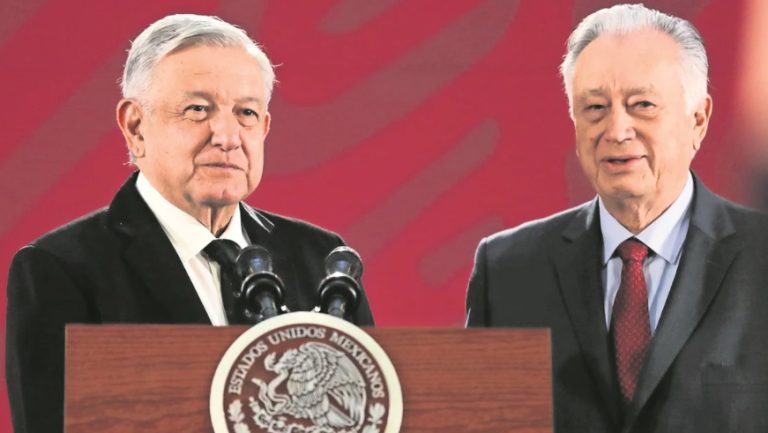 Los trabajadores de CFE son únicos en el mundo, ejemplares ante emergencias, dice AMLO