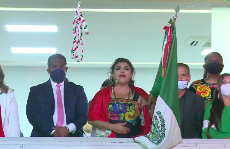 Alcaldesa de Iztapalapa incluye durante el grito a Sheinbaum entre los héroes de independencia