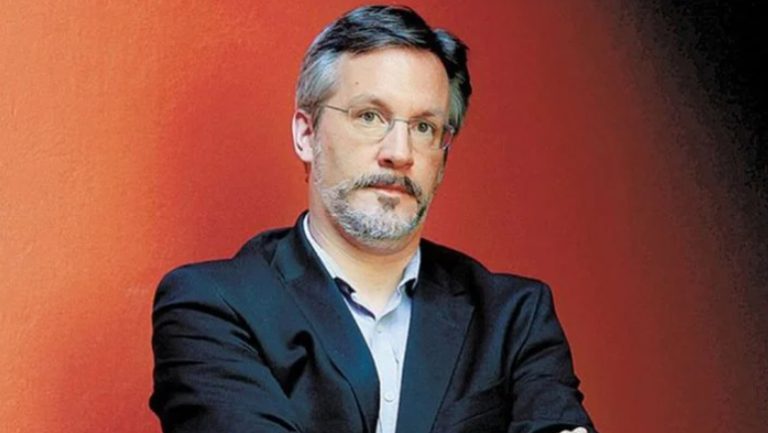 El PRI pronto será un partido satélite de Morena, advierte John Ackerman