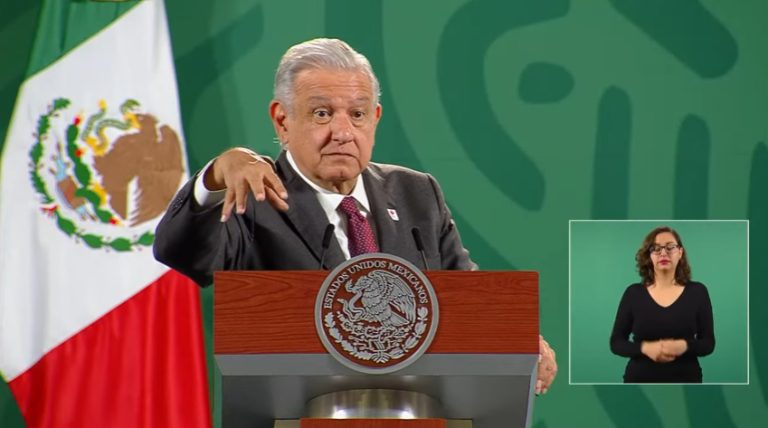 AMLO acusa que México tiene un déficit de médicos y culpa a los “corruptos” de gobiernos anteriores